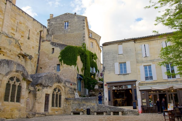 Eglise Monolithe which includes heritage elements