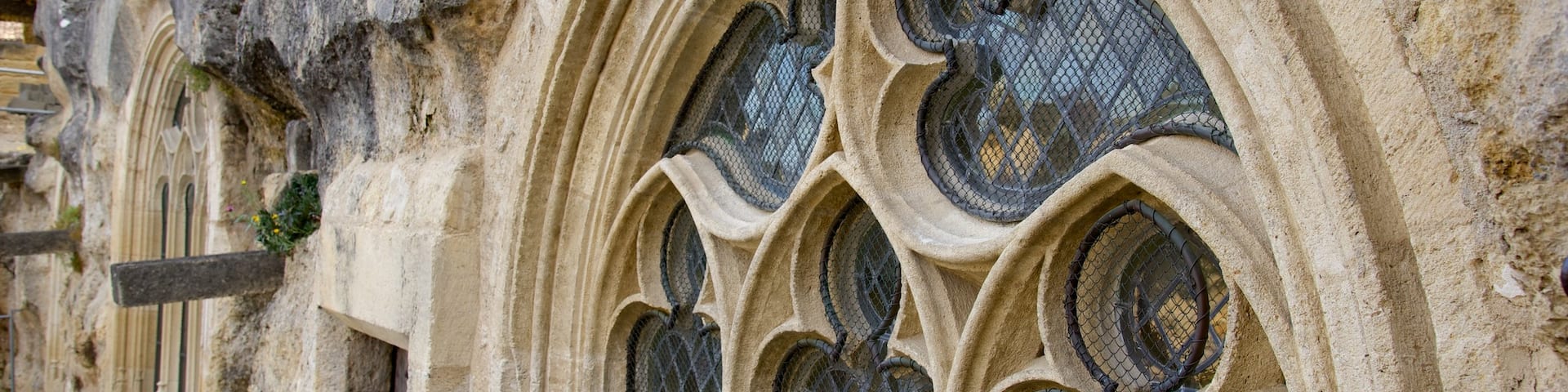 Eglise Monolithe showing a church or cathedral and heritage architecture