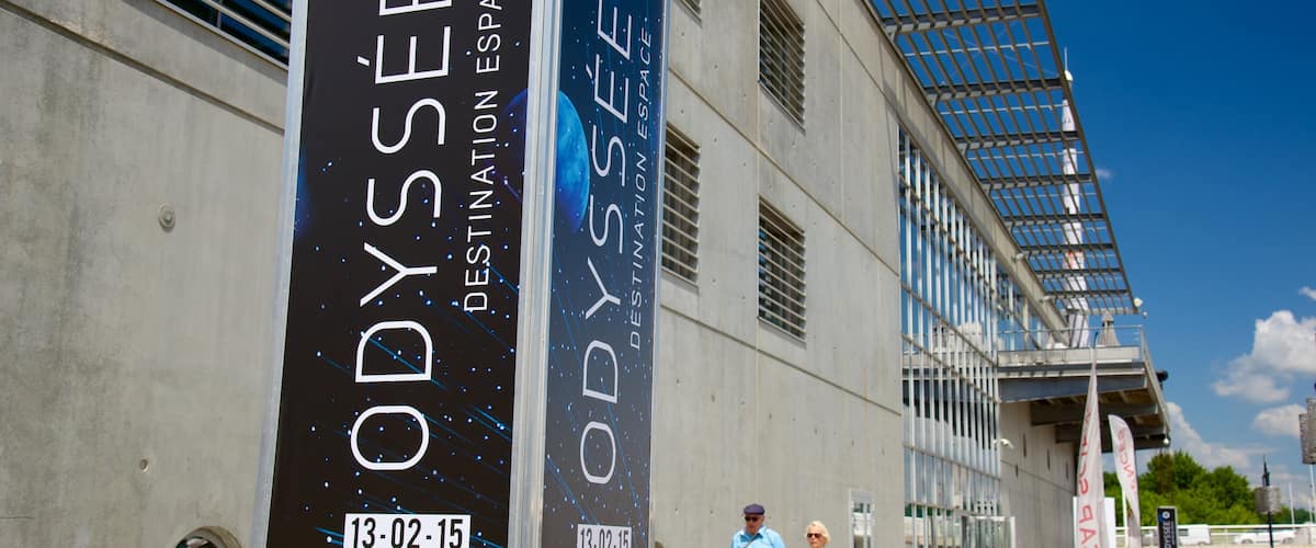 Cap Sciences featuring signage