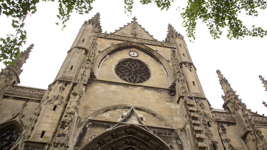Église Saint-Michel qui includes église ou cathédrale et patrimoine architectural