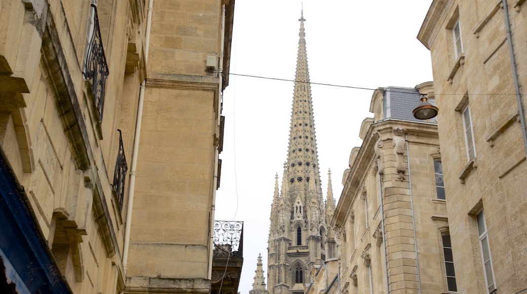 Basilique Saint-Michel inclusief een kerk of kathedraal