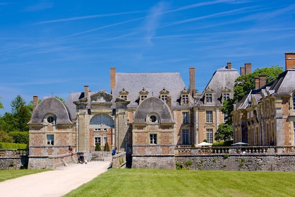 Château de la Ferté-Saint-Aubin montrant patrimoine architectural et château ou palais