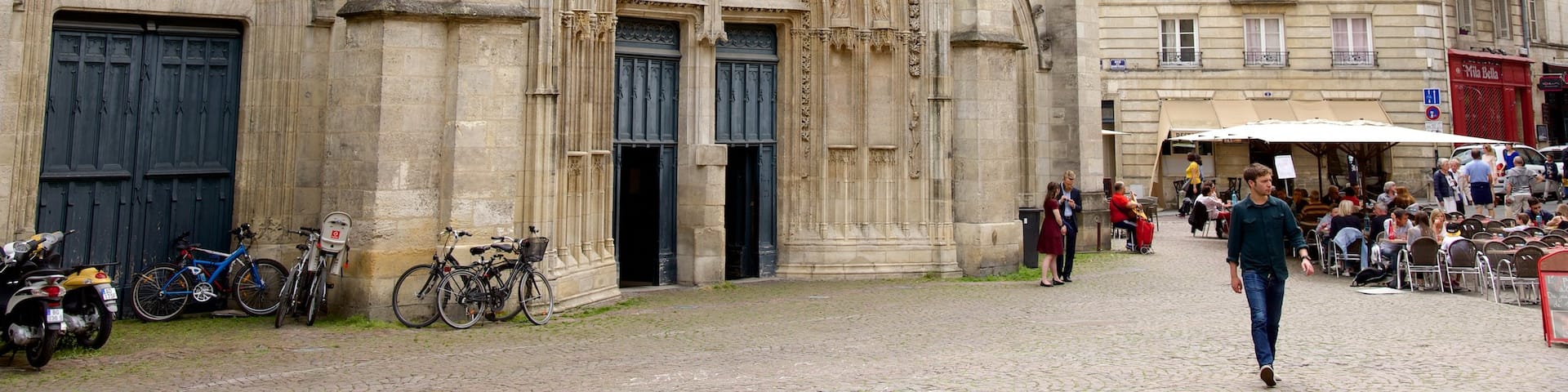 Bordeaux showing heritage architecture and a church or cathedral