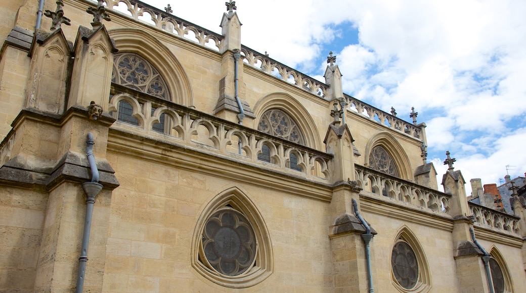 Bordeaux featuring heritage architecture and a church or cathedral