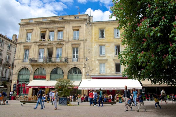 Bordeaux montrant shopping et square ou place