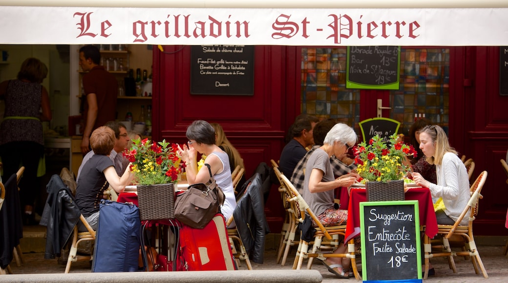 Bordeaux showing outdoor eating and café lifestyle