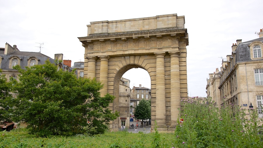 Bordeaux which includes heritage architecture