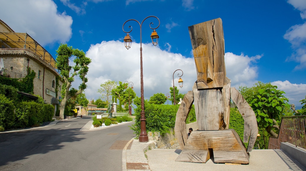 Mougins mit einem Outdoor-Kunst