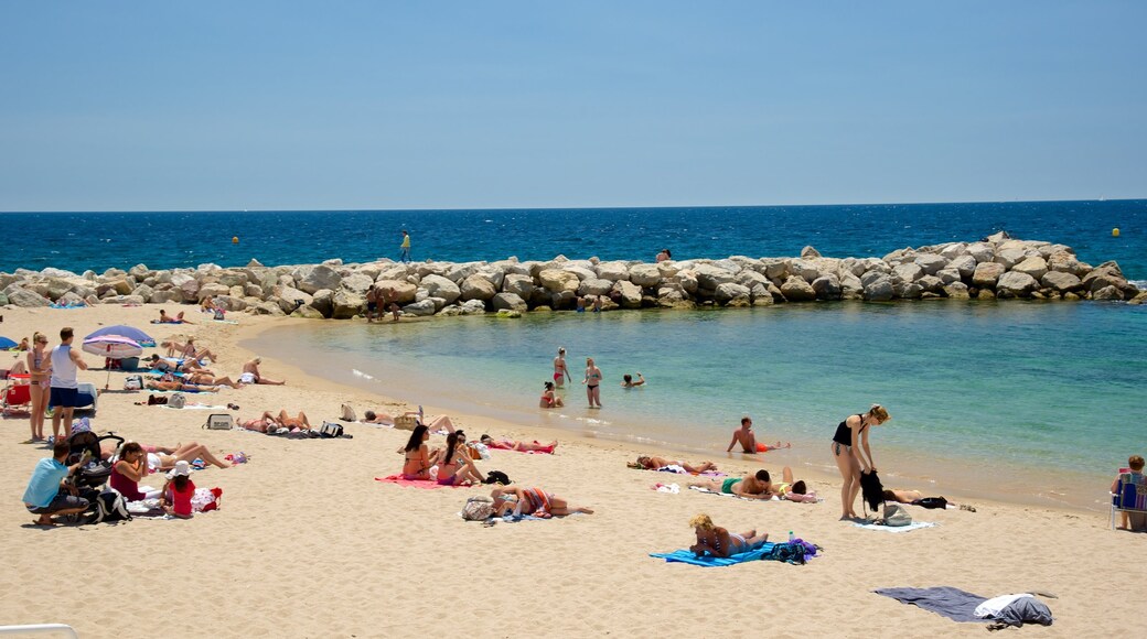 Midi Beach inclusief een zandstrand