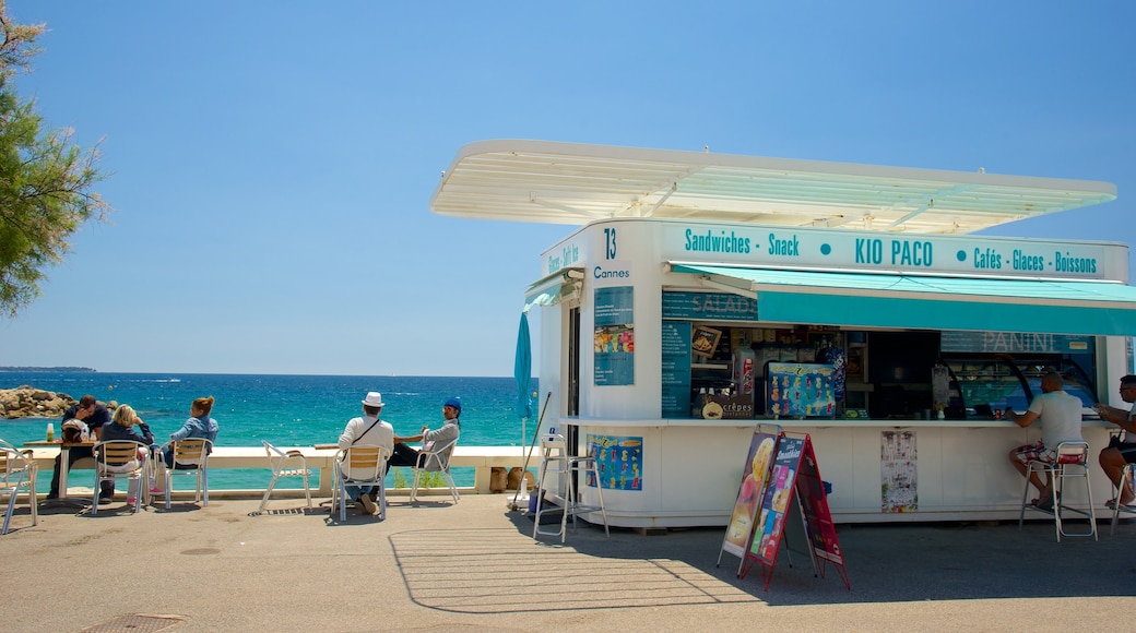 Midi Beach which includes dining out