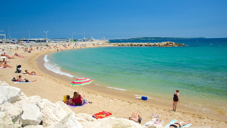 Midi Beach toont een zandstrand