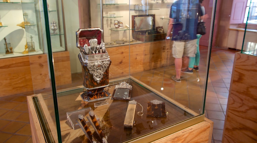 International Perfume Museum showing interior views