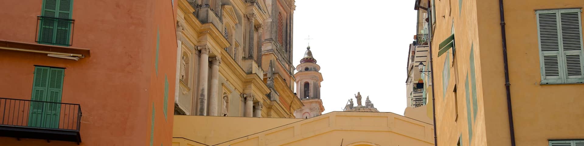Menton featuring a coastal town