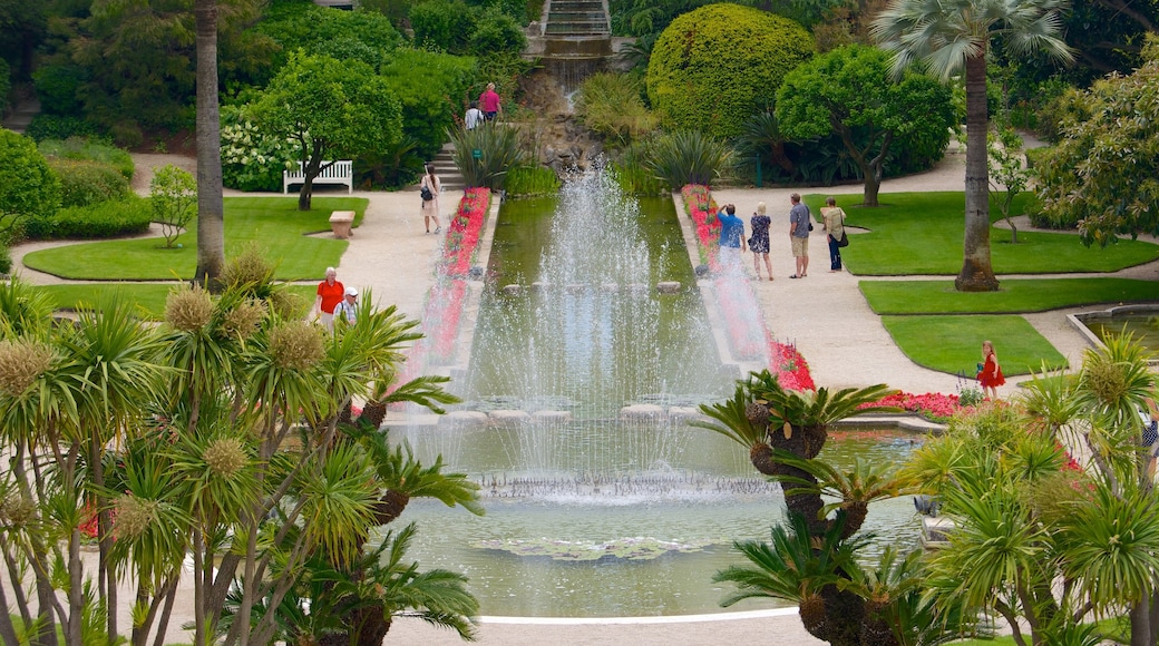 Villa Ephrussi de Rothschild welches beinhaltet Park und Springbrunnen