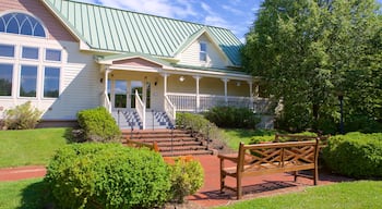 Maryland Quiet Waters Park showing a garden and a house