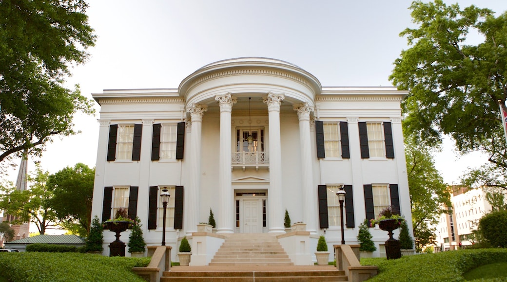 Mississippi Governor\'s Mansion che include architettura d\'epoca, oggetti d\'epoca e casa