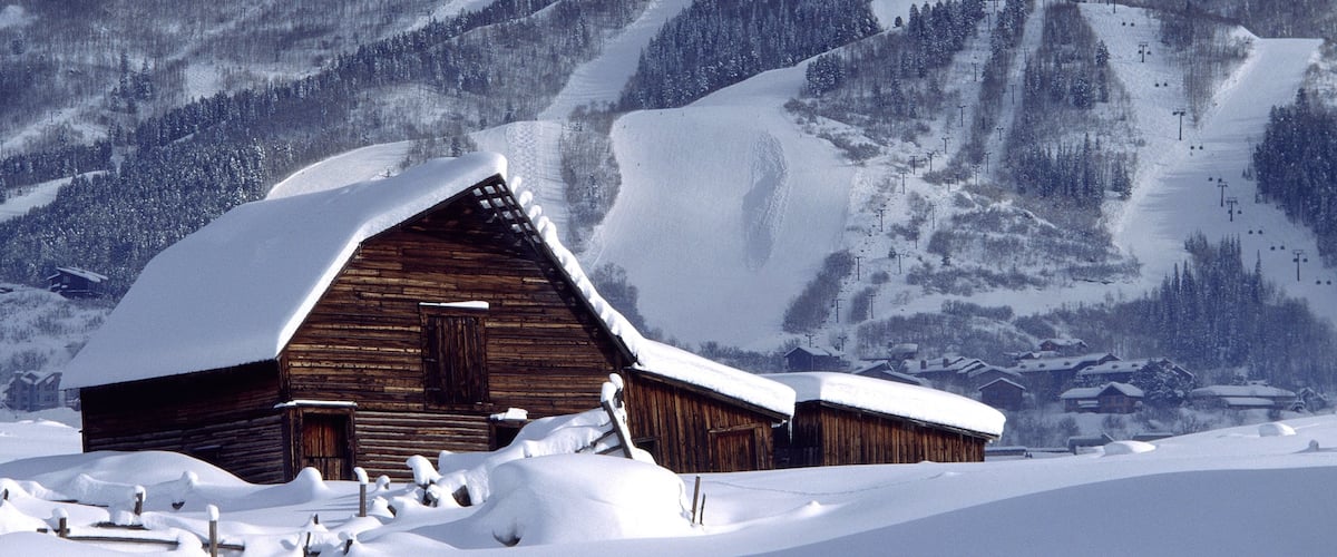 Steamboat Ski Resort mostrando escenas tranquilas, montañas y nieve