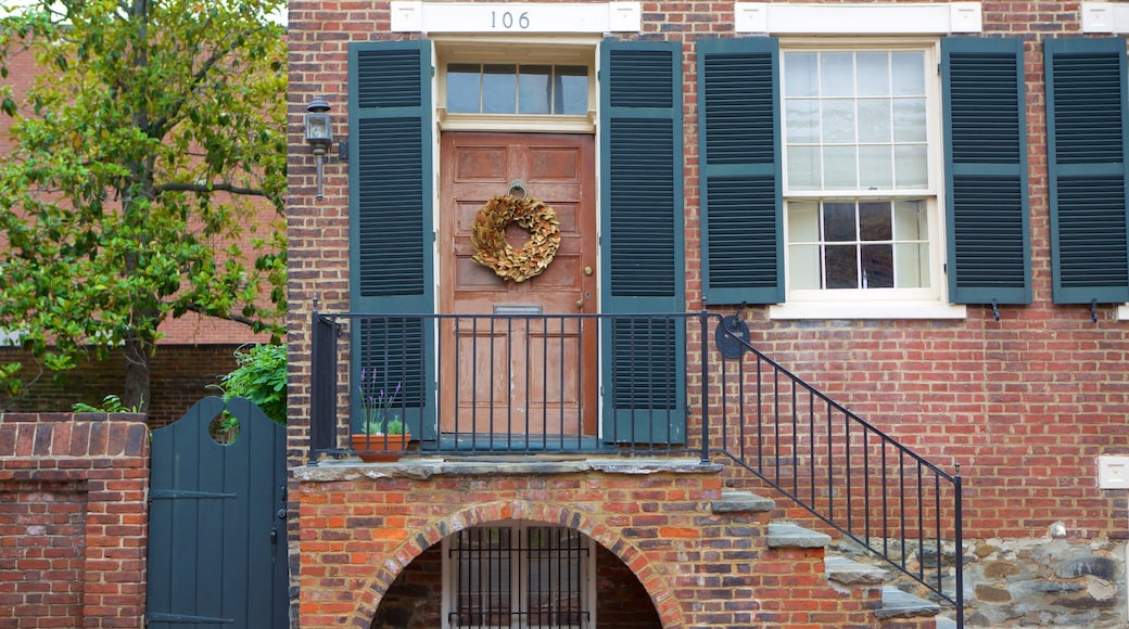 Alexandria showing heritage elements and a house