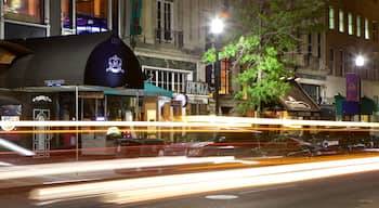 Centro di Washington D.C. che include paesaggio notturno, strade e città