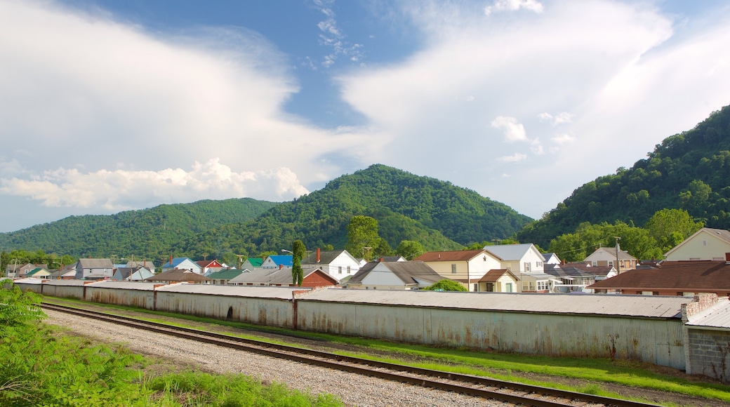 Virginia occidental central que incluye artículos de ferrocarril, montañas y escenas tranquilas