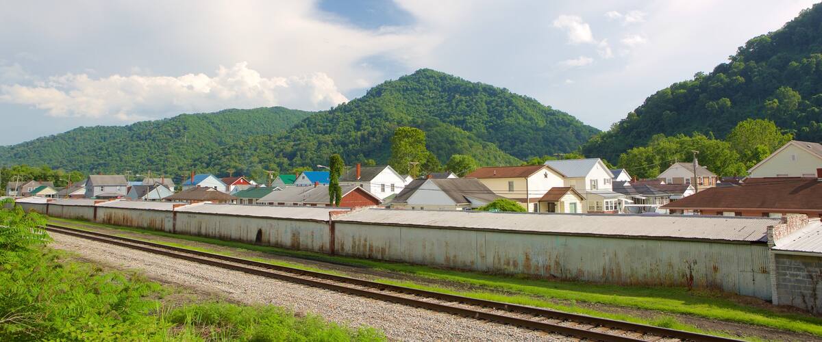 Virginia occidental central que incluye artículos de ferrocarril, montañas y escenas tranquilas