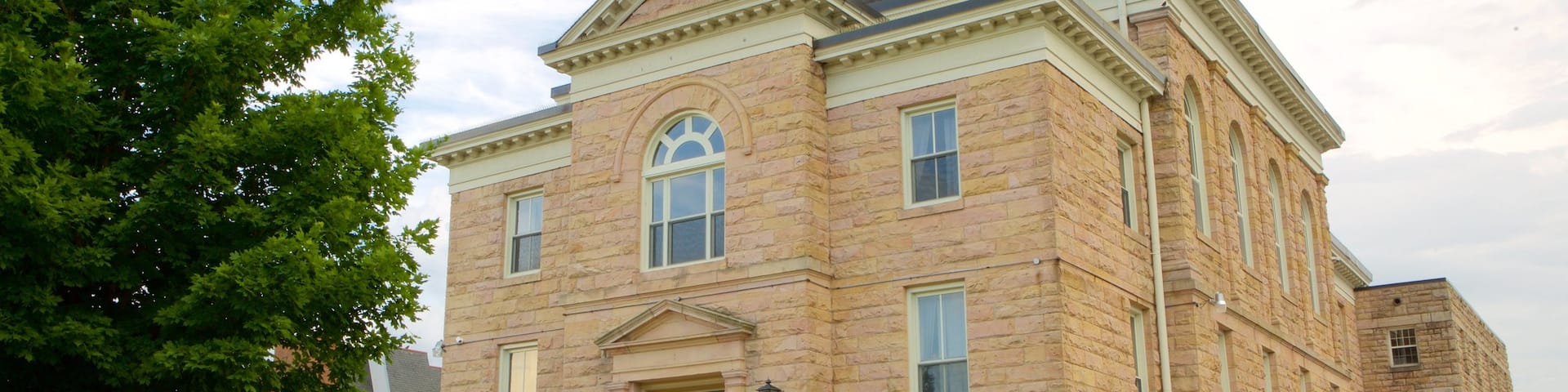 Summersville showing heritage elements