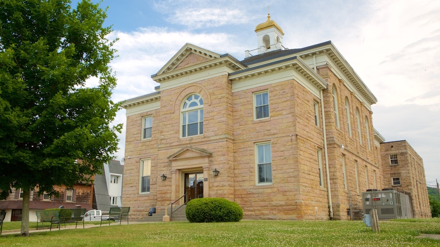 Summersville which includes heritage elements