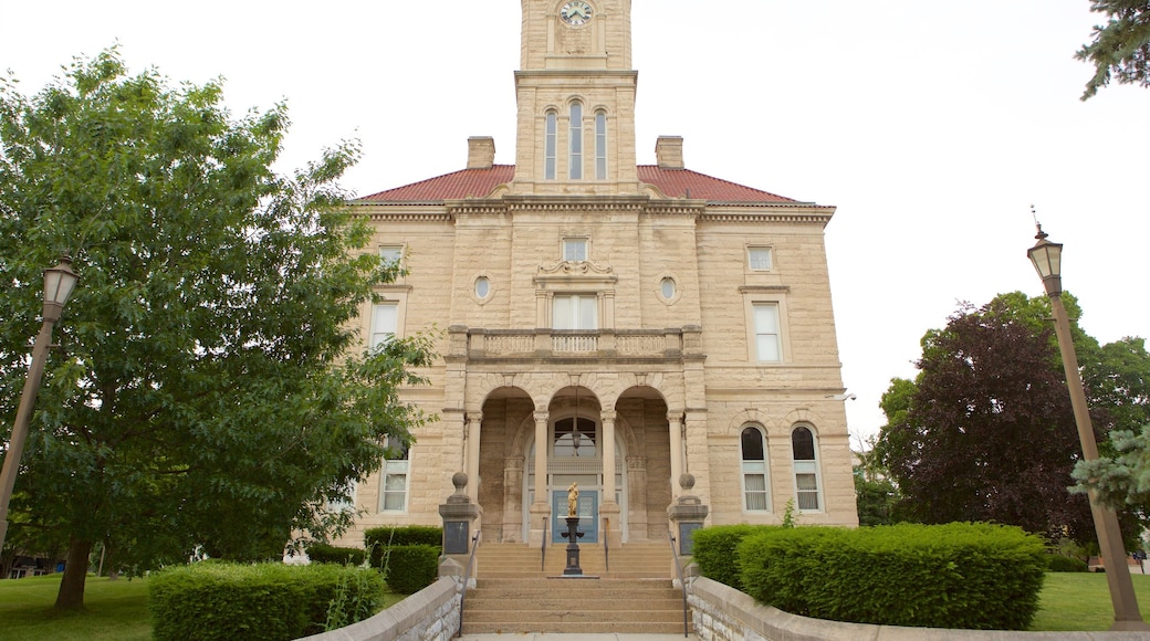 Harrisonburg featuring heritage elements and an administrative buidling