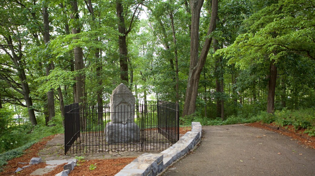 Harrisonburg featuring a memorial and a garden