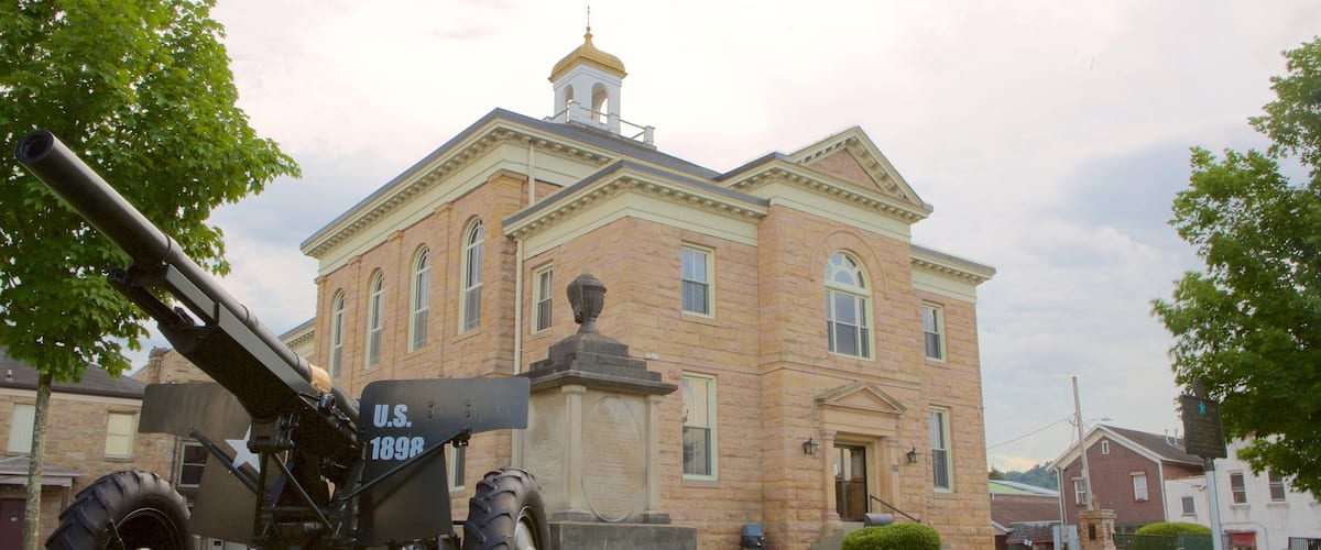 Summersville featuring military items, a memorial and heritage architecture