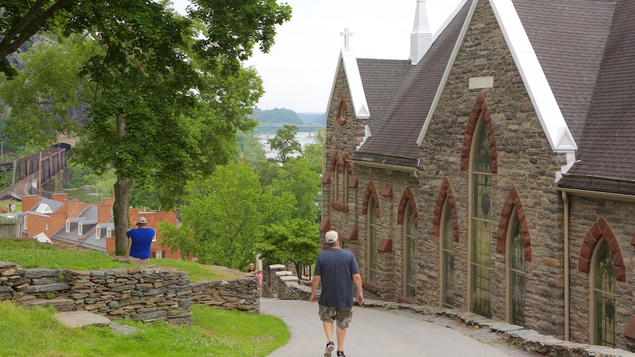 Parque Histórico Nacional de Harpers Ferry que incluye elementos patrimoniales y un pueblo