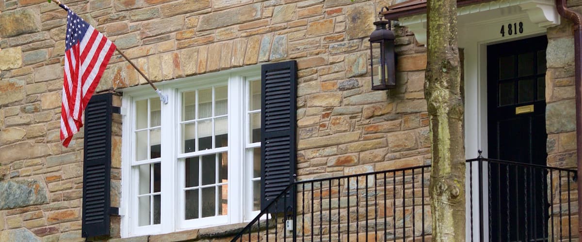 Spring Valley showing a house and heritage elements