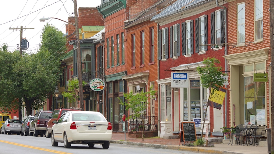 Shepherdstown which includes heritage elements, a small town or village and street scenes