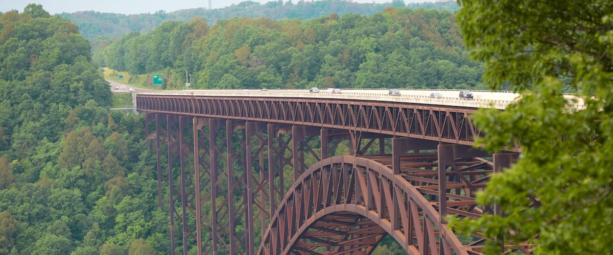 New River Gorge Bridge mostrando ponte, paesaggi rilassanti e gola o canyon