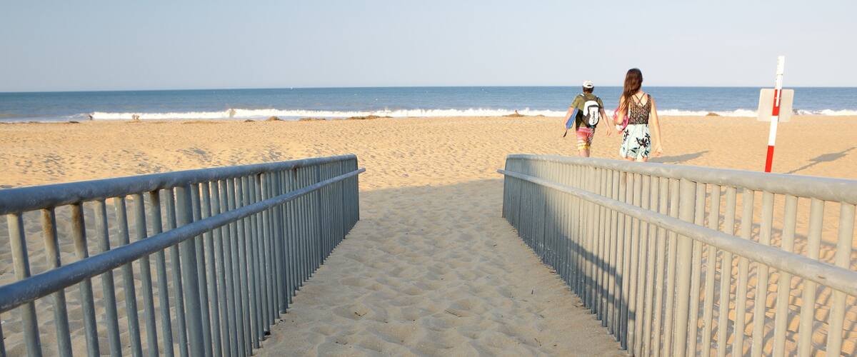 ์๋๋ธ๋ฆฌ์ง ๋น์น ์ ํน์ง ๋ชจ๋ ํด๋ณ ๋ฟ๋ง ์๋๋ผ ์ปคํ