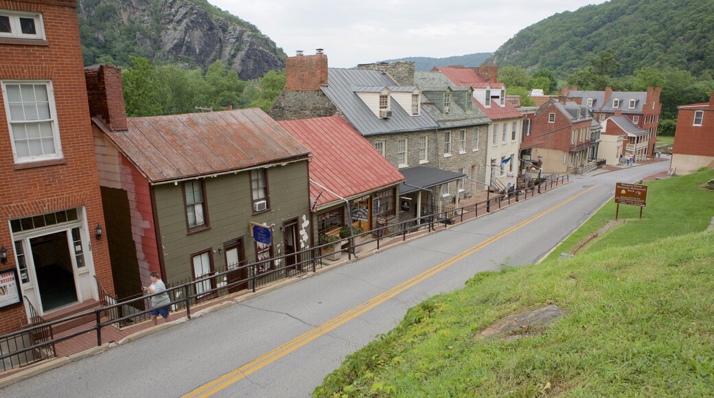 Harpers Ferry National Historical Park mit einem Kleinstadt oder Dorf und Geschichtliches