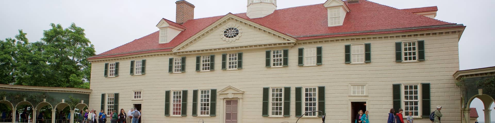 George Washington\'s Mount Vernon montrant éléments du patrimoine et une maison