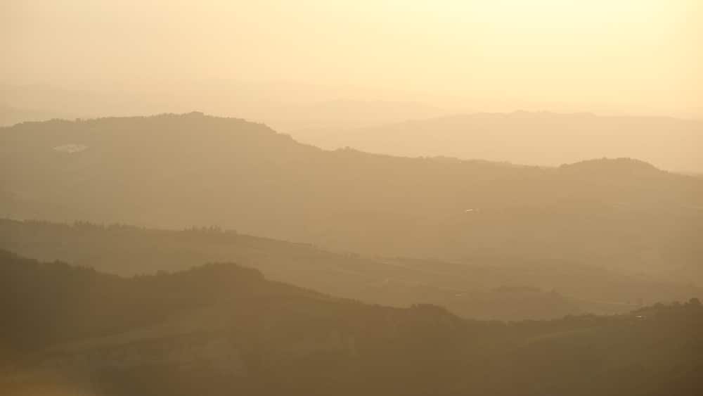 Saint-Marin qui includes coucher de soleil, scĂšnes tranquilles et panoramas