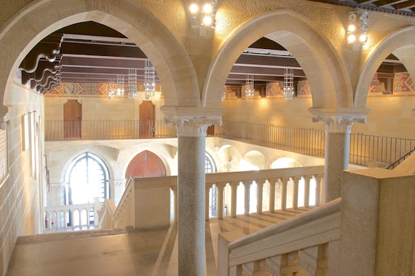 Palais public de Saint-Marin montrant bùtiment public, patrimoine architectural et vues intérieures