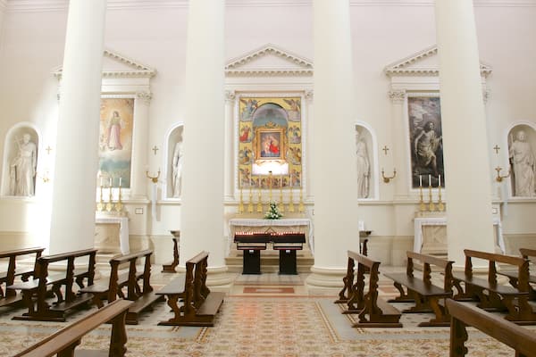 Basilique de Saint-Marin qui includes art, église ou cathédrale et éléments religieux