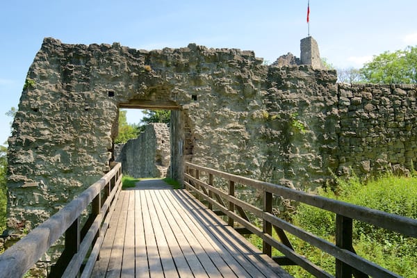 Liechtenstein welches beinhaltet Ruine, Brücke und Geschichtliches