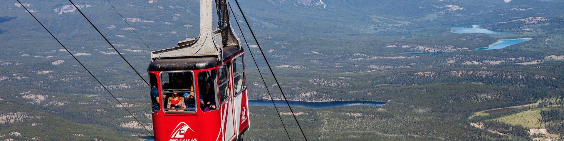 Jasper Tramway showing mountains, a gondola and tranquil scenes
