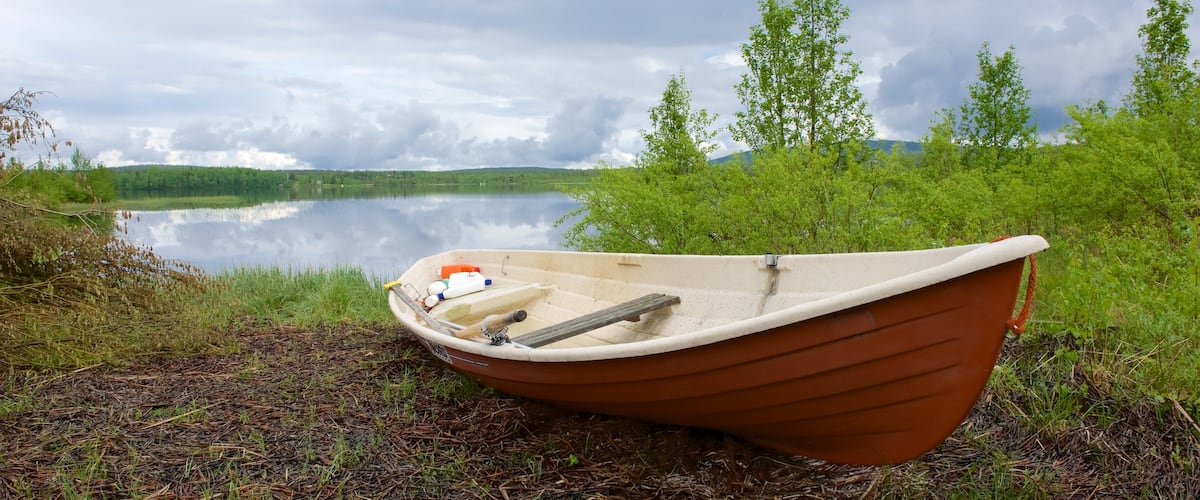 Akaslompolo which includes kayaking or canoeing, tranquil scenes and a river or creek