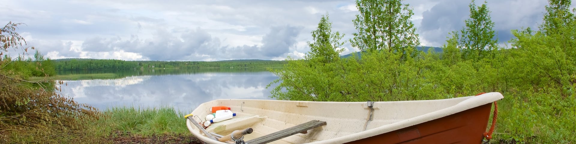 Akaslompolo which includes kayaking or canoeing, tranquil scenes and a river or creek