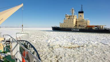 Kemi which includes cruising and snow