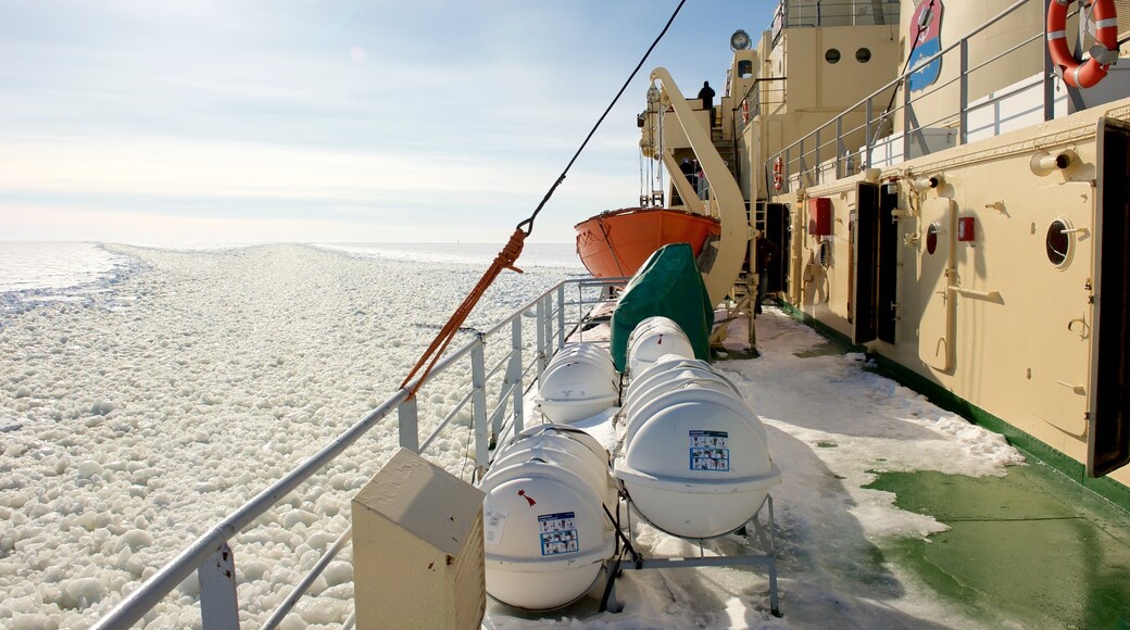 Kemi featuring snow and cruising