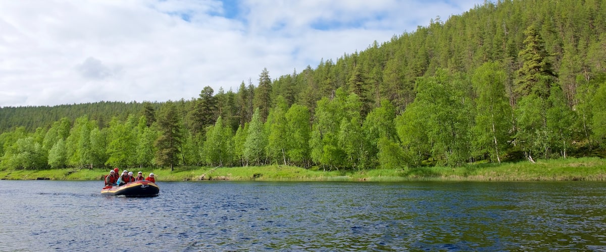 Ivalo montrant riviĂšre ou ruisseau, scĂšnes tranquilles et rafting