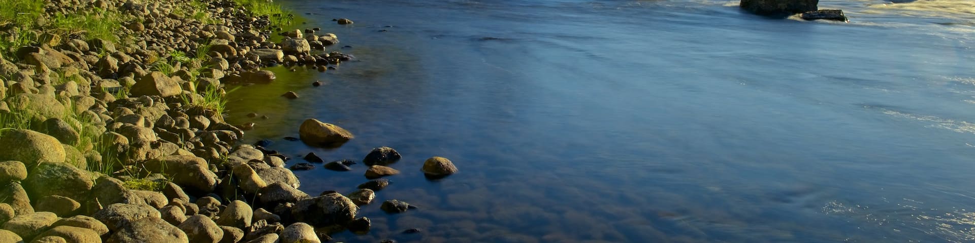 Inari which includes tranquil scenes and a lake or waterhole