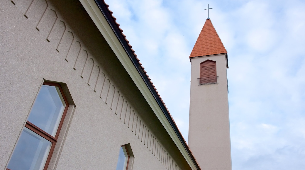 Enontekio kyrka som visar religiösa element och en kyrka eller katedral