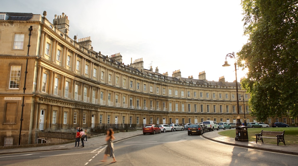 The Circus featuring an administrative building, street scenes and heritage architecture